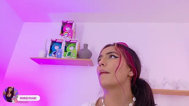 emily_bank's cam snapshot