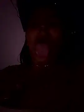 Cami_Leon2's cam snapshot