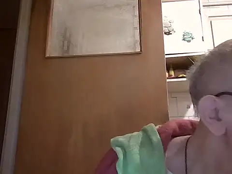 mariusica1@xh's cam snapshot