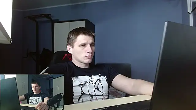 Poliglotjoe1's cam snapshot