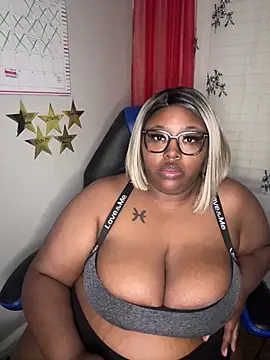 Chocolatebunnyxx96 live sex cam