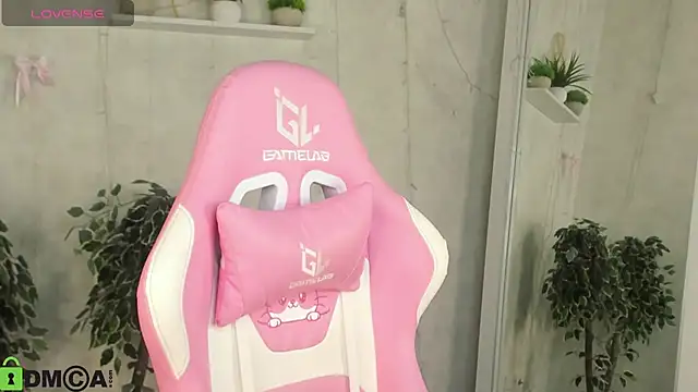 Alicia_Adammss's cam snapshot