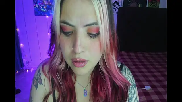 lunaa_rayy420's cam snapshot