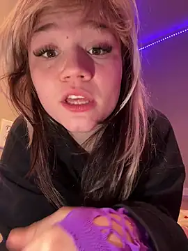 Cutiepiespanks's cam snapshot