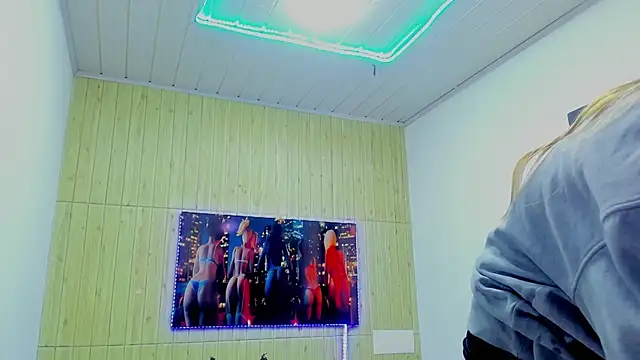 lala_clark's cam snapshot