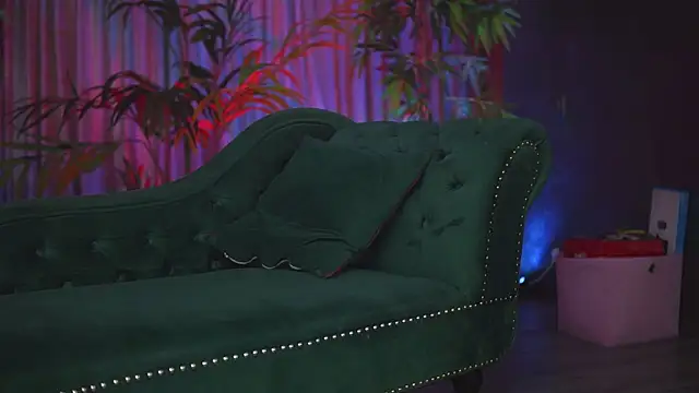 GinaValentinna's cam snapshot