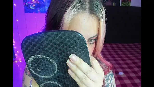 lunaa_rayy420's cam snapshot