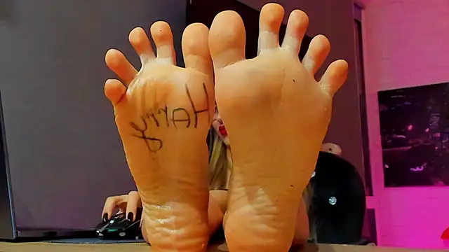 Yourweakness777's cam snapshot