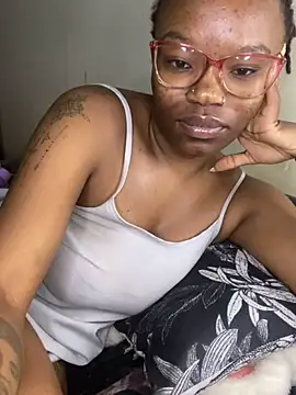 YummyMelanin117's cam snapshot