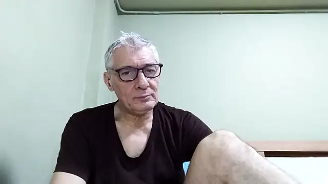 BIGUNCUTHARDCOCK live sex cam