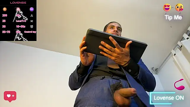 Tom_blunt96 live sex cam