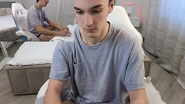 MoonlinSkinn live sex cam