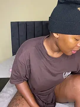 MiyaXo2 live sex cam