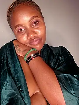 SquirtQueen222 live sex cam