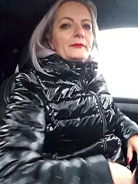 LadyTouch's cam snapshot