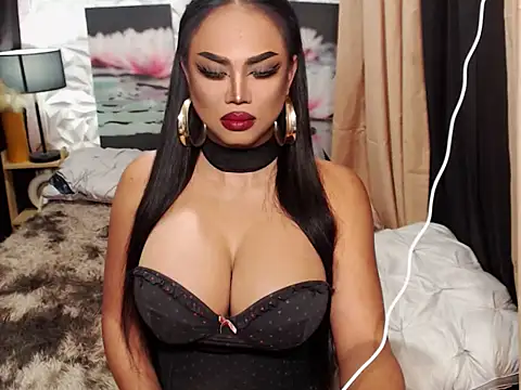 TRANSLUNAA live sex cam