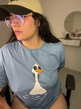 Lia_flowers's cam snapshot