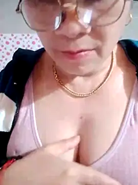 small-house123's cam snapshot