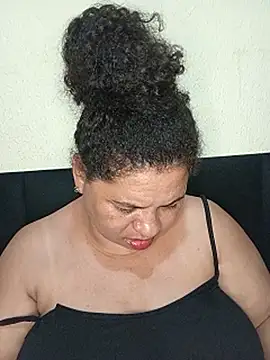 Ravena2290 live sex cam