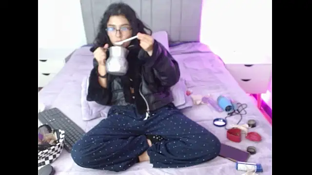 eilynro's cam snapshot