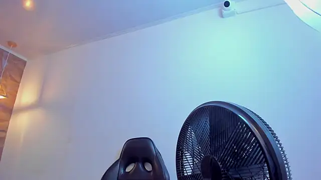 Alana_cox_'s cam snapshot