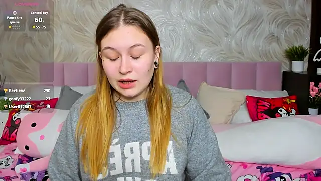 MilanaXHoney's cam snapshot