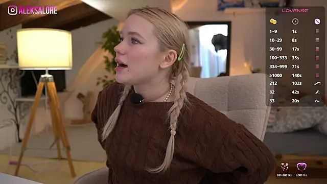 LexieLoree live sex cam