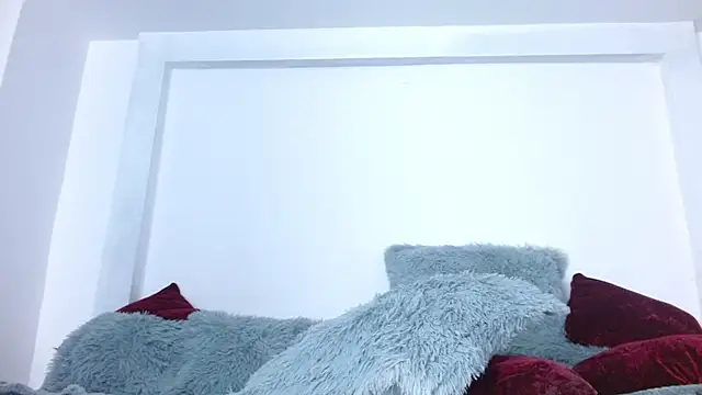 caroline_spanky live sex cam