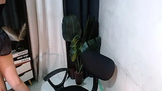 Pretty_Lys's cam snapshot