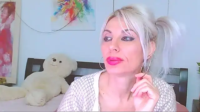 HoneyLara's cam snapshot