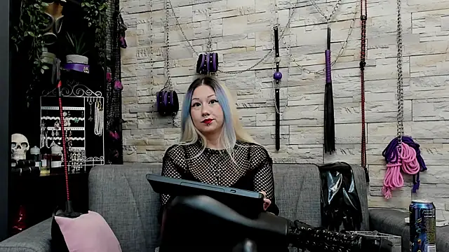 CruelMistress live sex cam