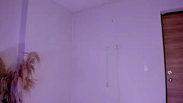 carolinemiller7 live sex cam