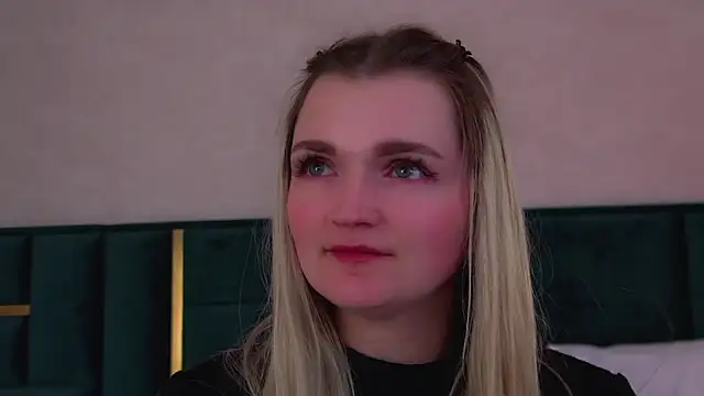 AnnyRaii live sex cam