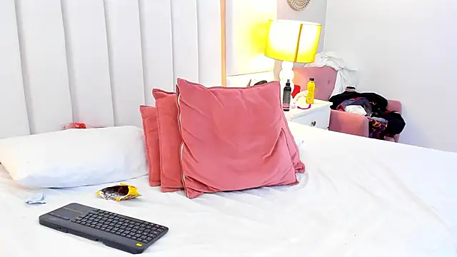 TinaRogers_'s cam snapshot