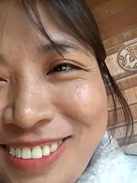 miumiu_sexy2x's cam snapshot