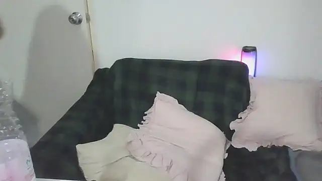 Emily_Flowers_'s cam snapshot