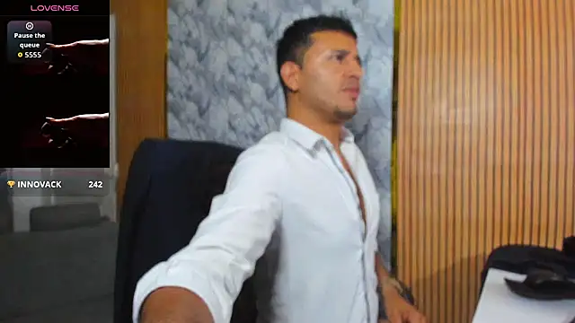 Hideintheoffice live sex cam