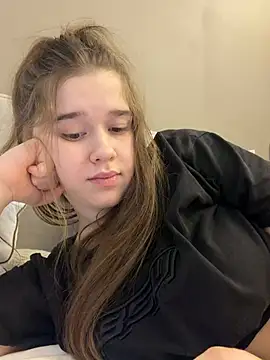 HornyGirlH live sex cam