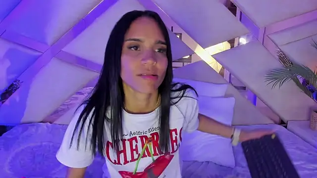 sophie_pariss's cam snapshot