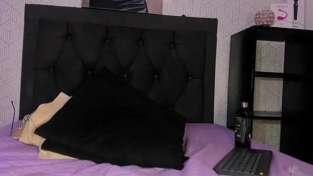 Selena_fox7's cam snapshot