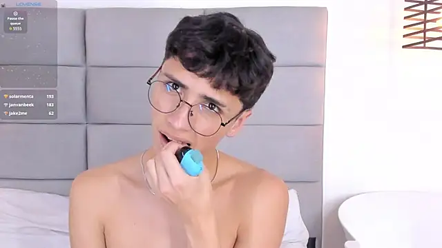 JoshClaarktt live sex cam