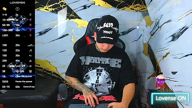 Kevin22_222 live sex cam