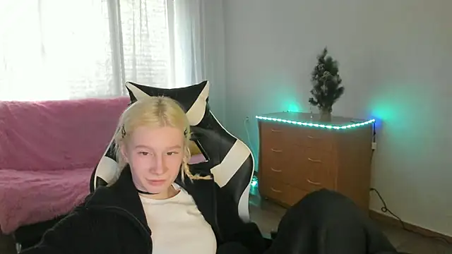 EnigmaSee live sex cam