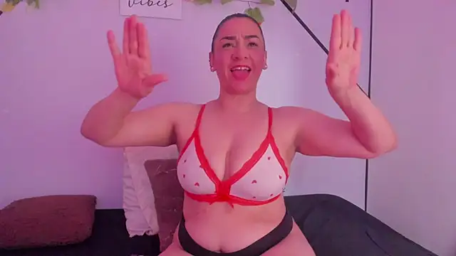 GabyShine's cam snapshot