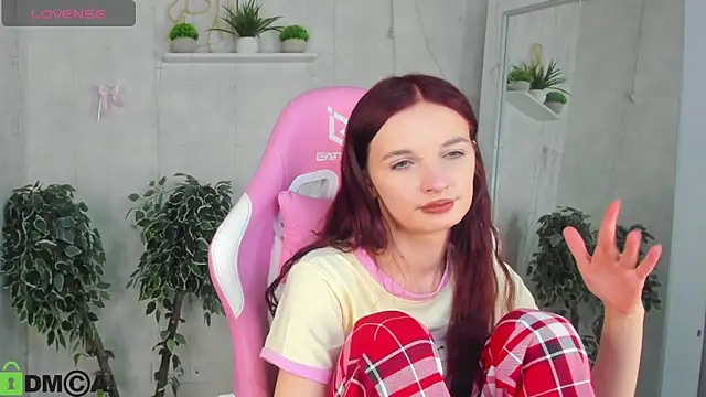 Alicia_Adammss's cam snapshot