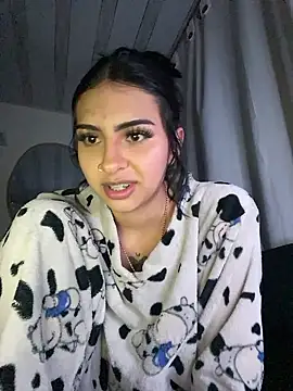 Hilary_pinkk's cam snapshot