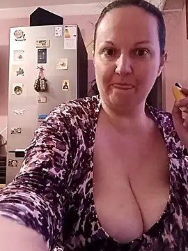 BustyLadyAlma live sex cam