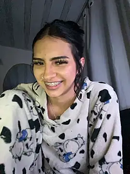 Hilary_pinkk's cam snapshot