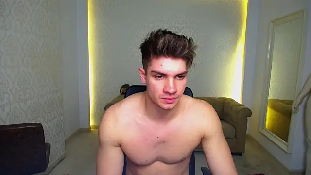 MaxKaiden live sex cam