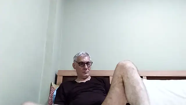 BIGUNCUTHARDCOCK live sex cam